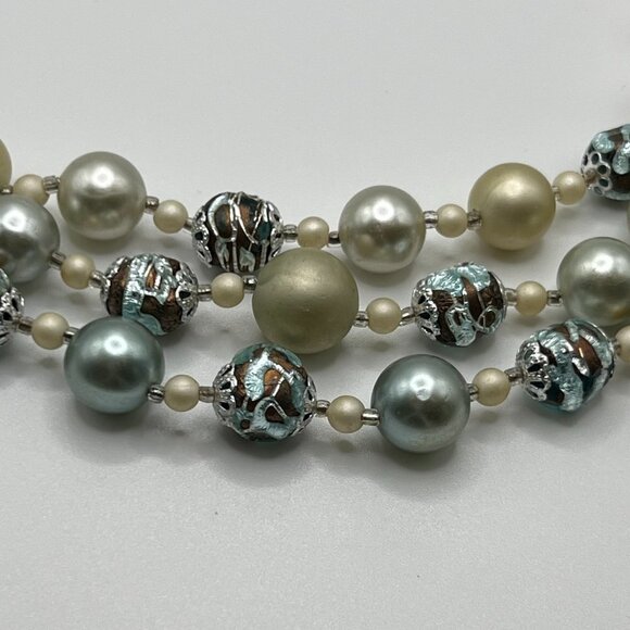 Vintage Baby Blue and White 3 Strands Pearl Beads Choker Necklace - Picture 3 of 3